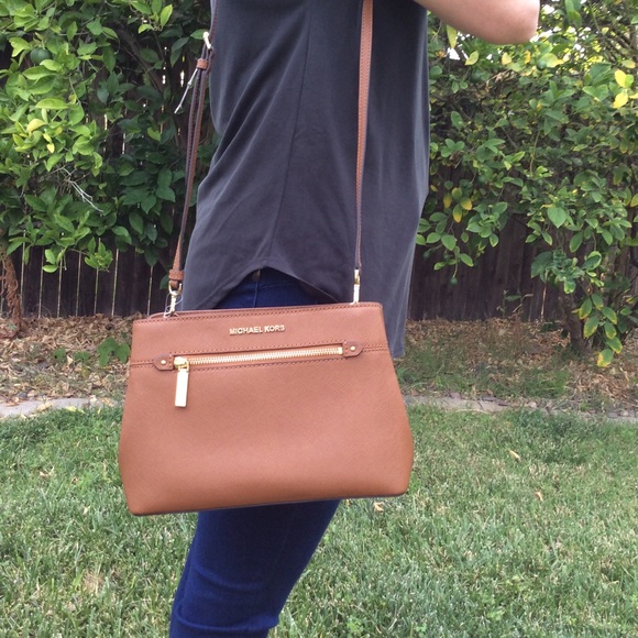 ⭐️MICHAEL KORS HAILEE LUGGAGE SATCHEL⭐️ - Picture 2 of 8